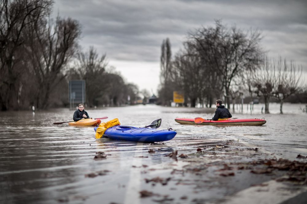 ... Wasser-Strasse ...