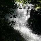 Wasser stürzt zur Erde