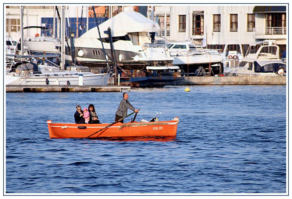 Wasser-Taxi - Endlich Fahrgäste.