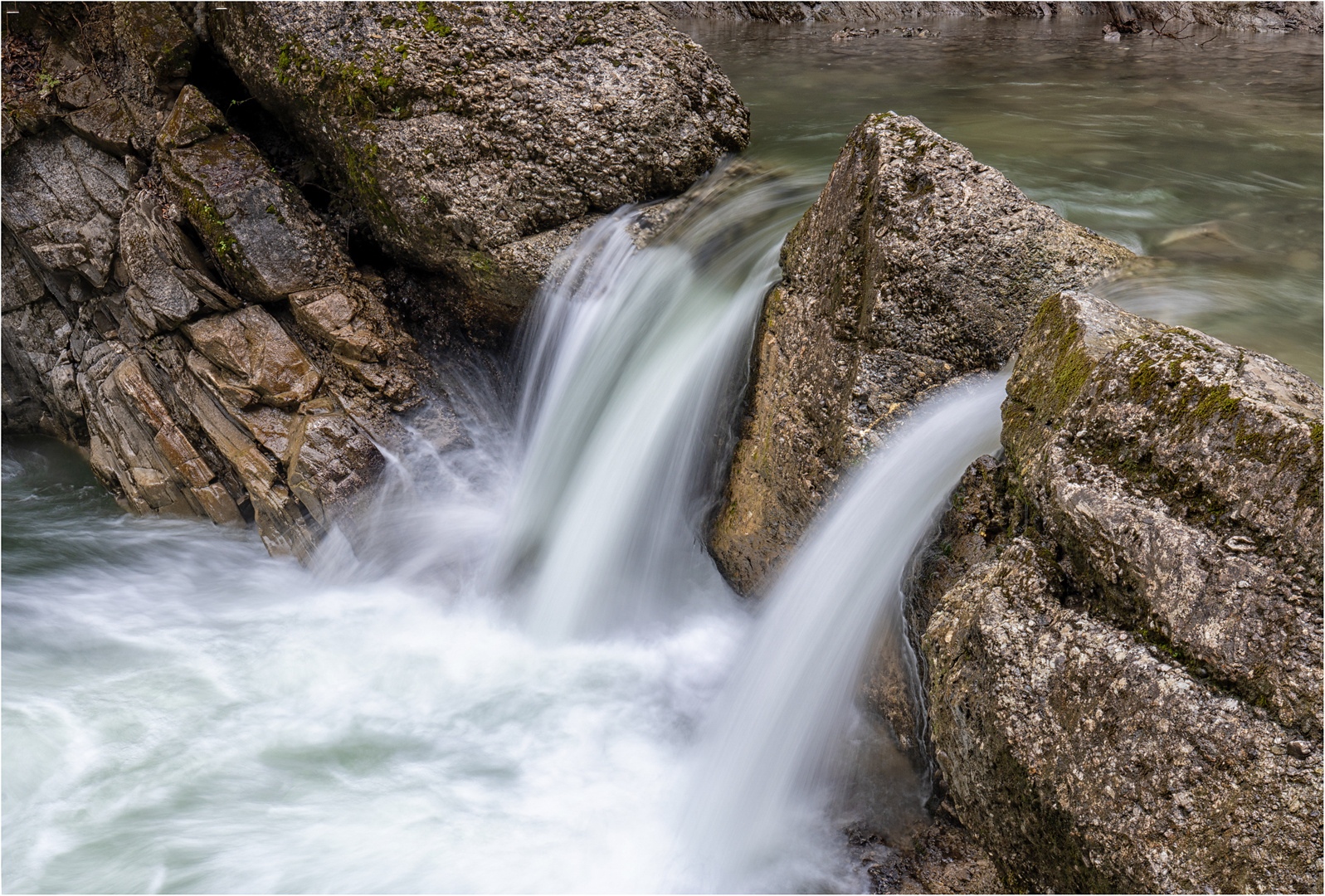 Wasser und Fels