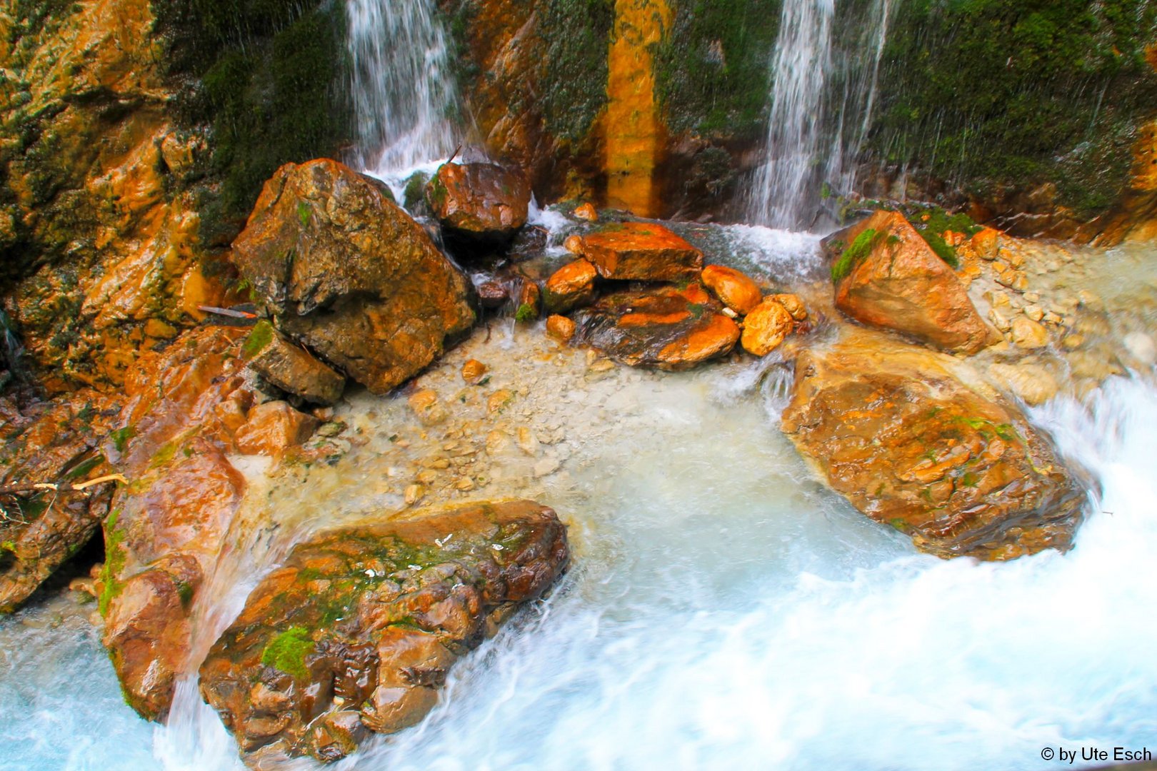 Wasser und Felsen