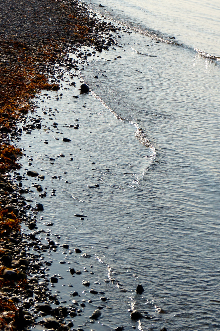 Wasser und Land treffen aufeinander