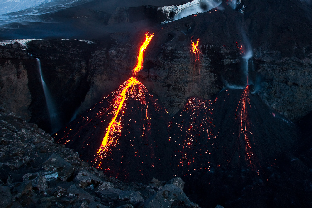 Wasser und Lavafall Fimmvörðuháls Iceland