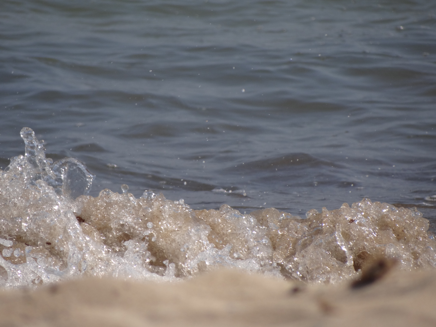 wasser und sand treffen auf einander