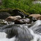 Wasser und Steine.