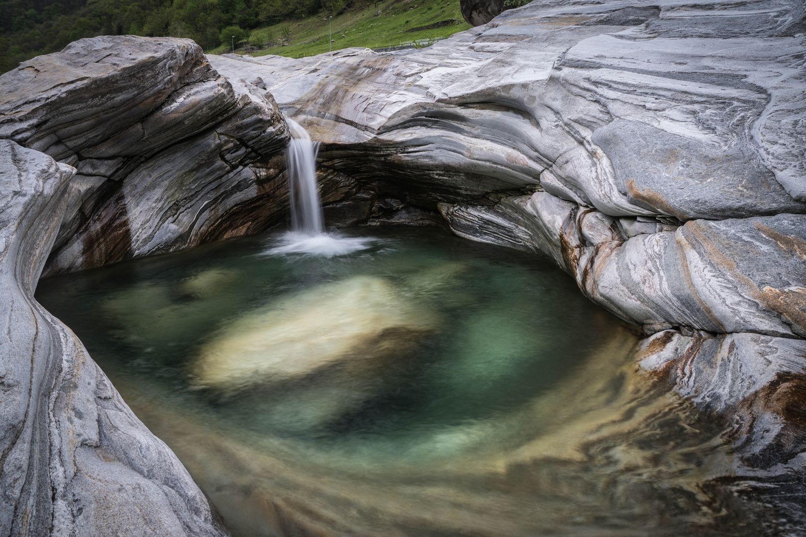 Wasser und Steine im Verzascatal