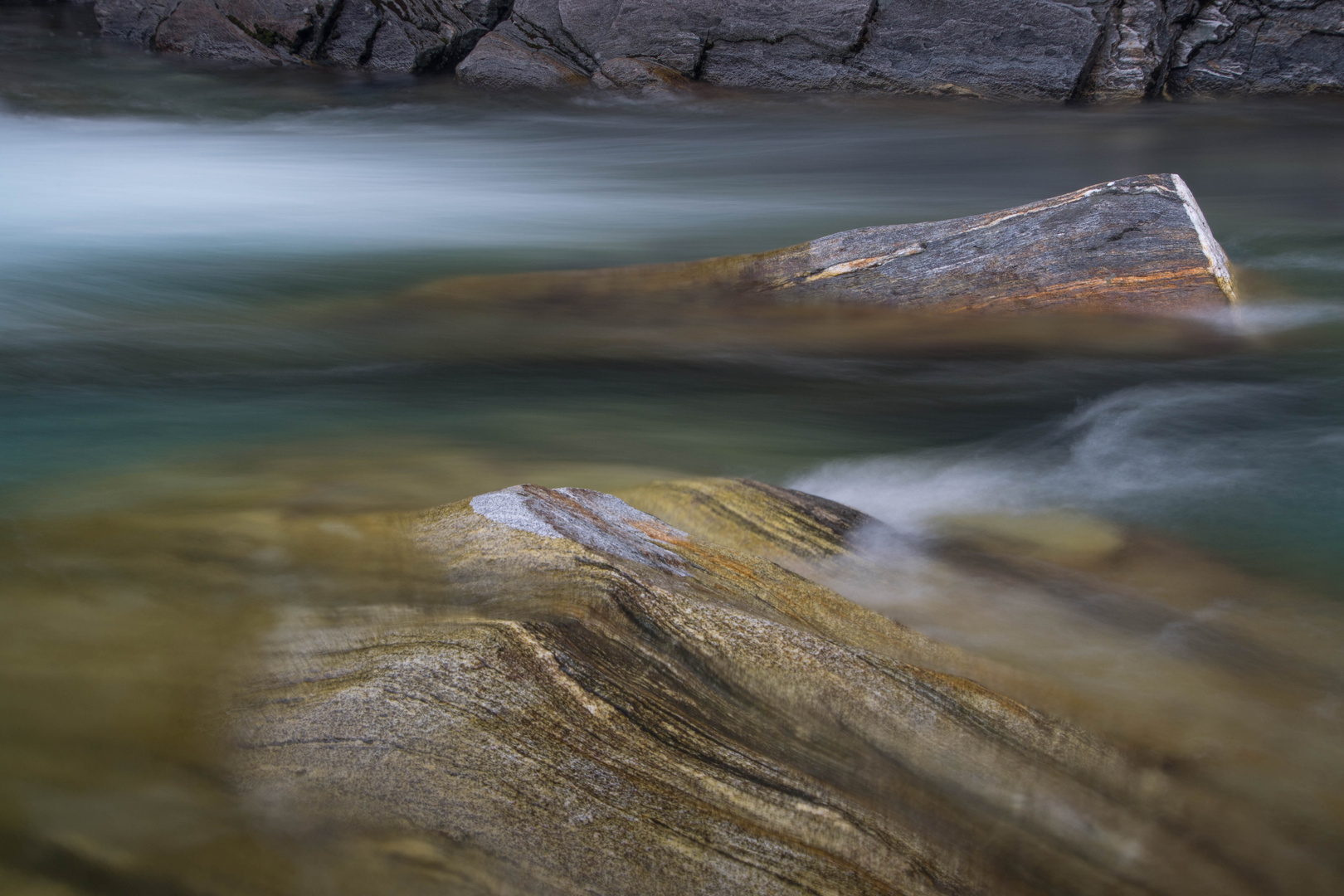 Wasser und Steine im Verzascatal