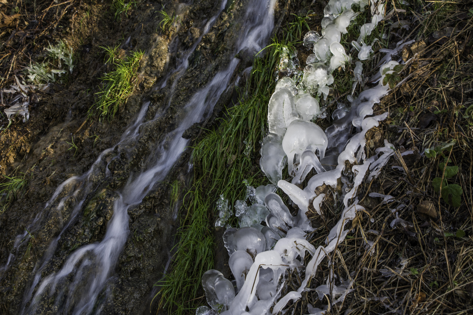 Wasser und zwei seiner Zustände