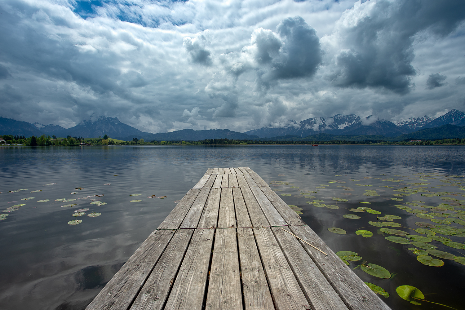 ..Wasser, Wolken - und ein bisschen Holz..