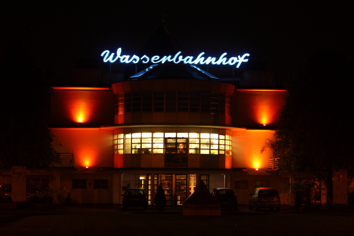 Wasserbahnhof bei Nacht