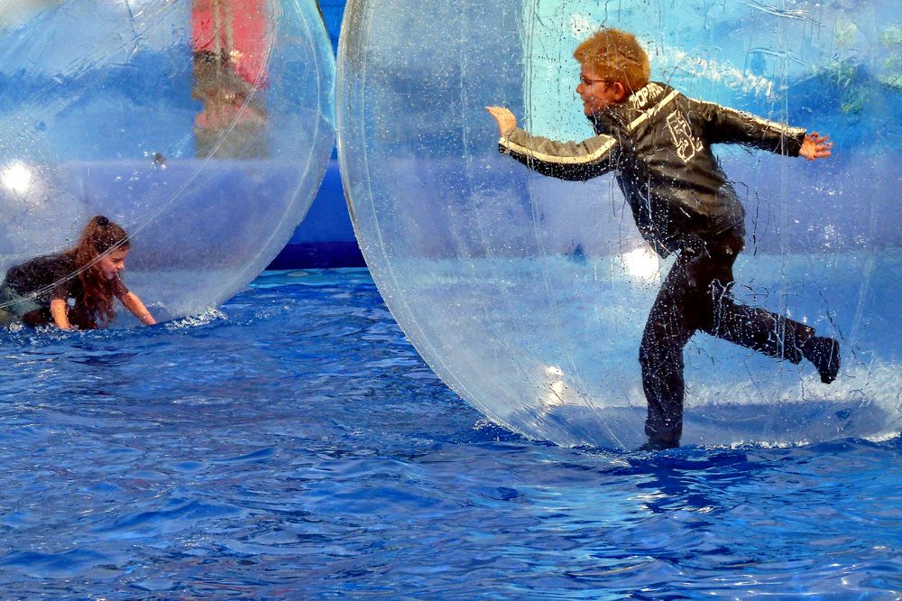 Wasserball mit Inhalt