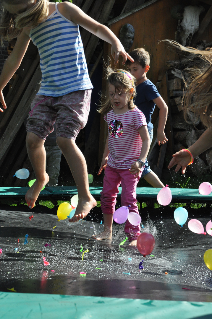 Wasserballontrampolin