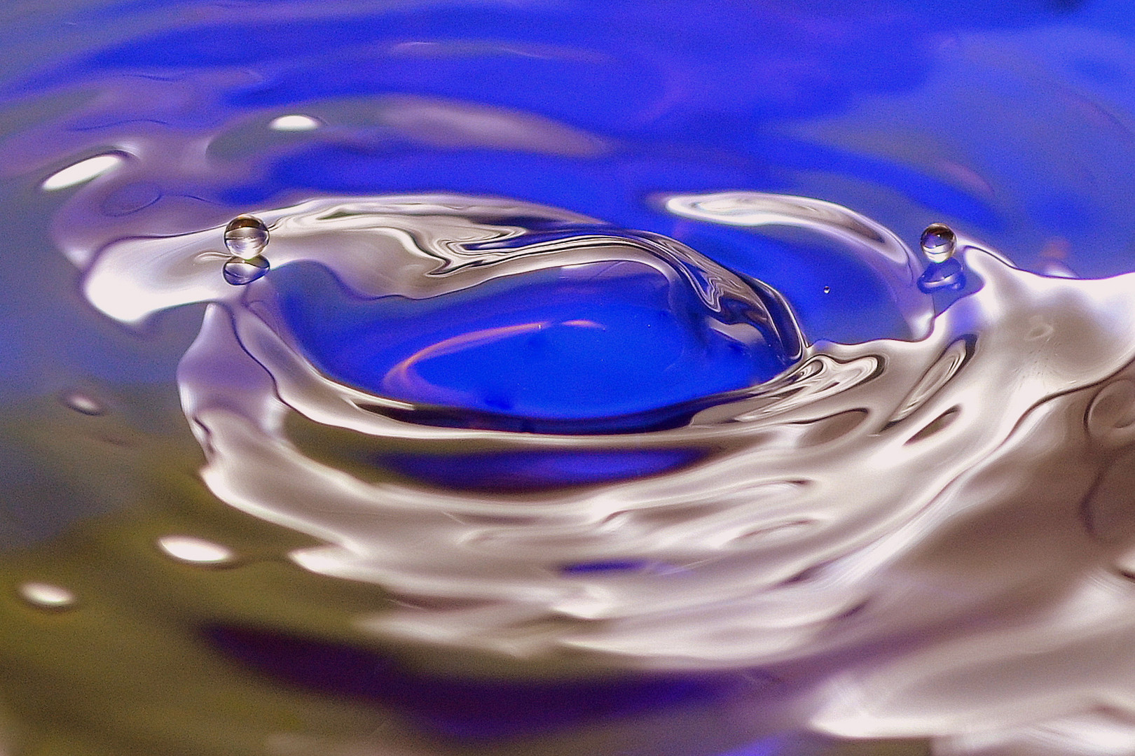 Wasserbild in blauer Schüssel 2014