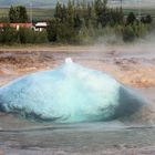 Wasserblase des Strokkur kurz vor der Eruption