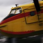 Wasserbomber im Anflug (Canadair CL-215)