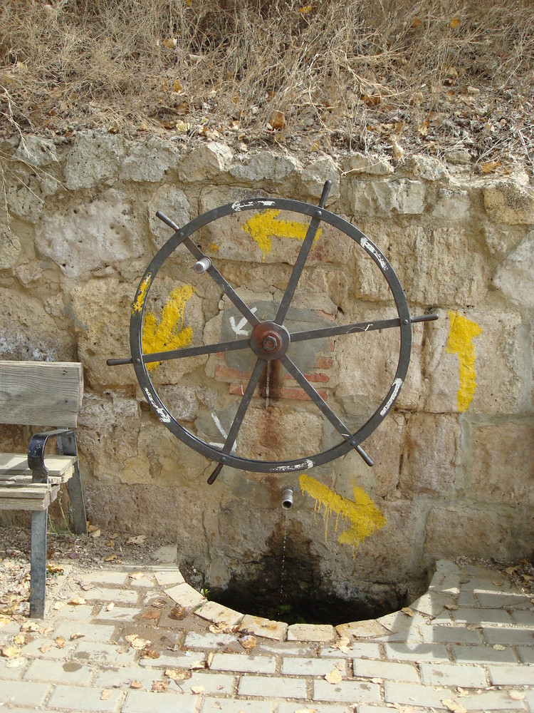 Wasserbrunnen am Ortseingang von Boadillo