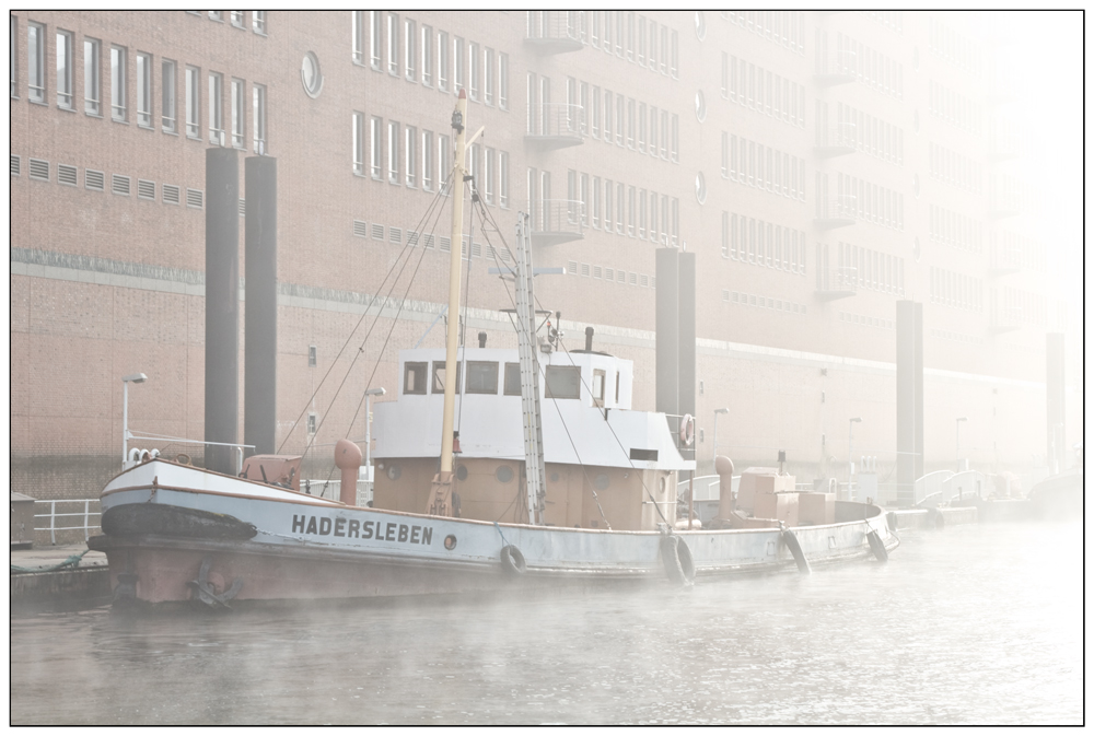 Wasserbunkerschiff Haderleben im Nebel