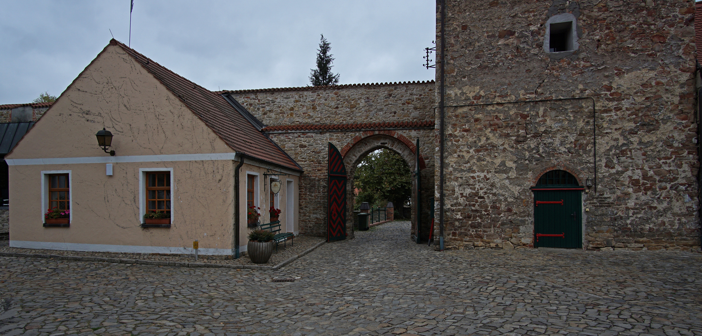 Wasserburg Gommern   Wachhaus am Haupttor