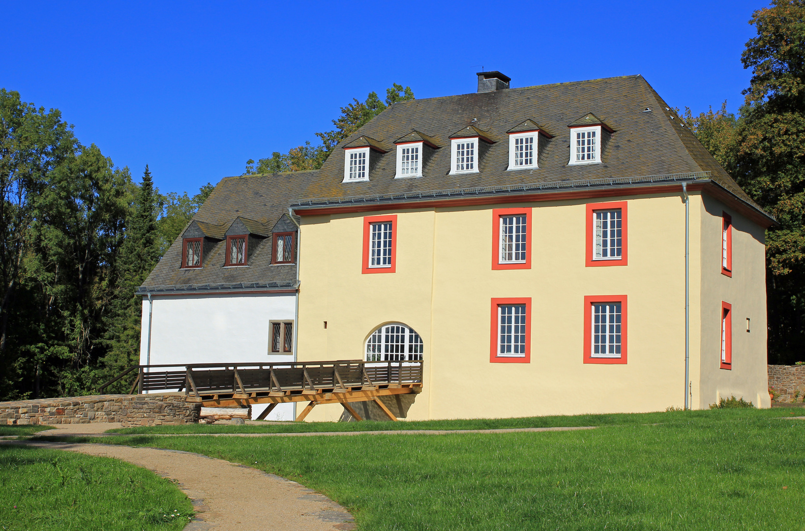 Wasserburg Hainchen, Schloßstraße 19, 57250 Netphen-Hainchen (1)