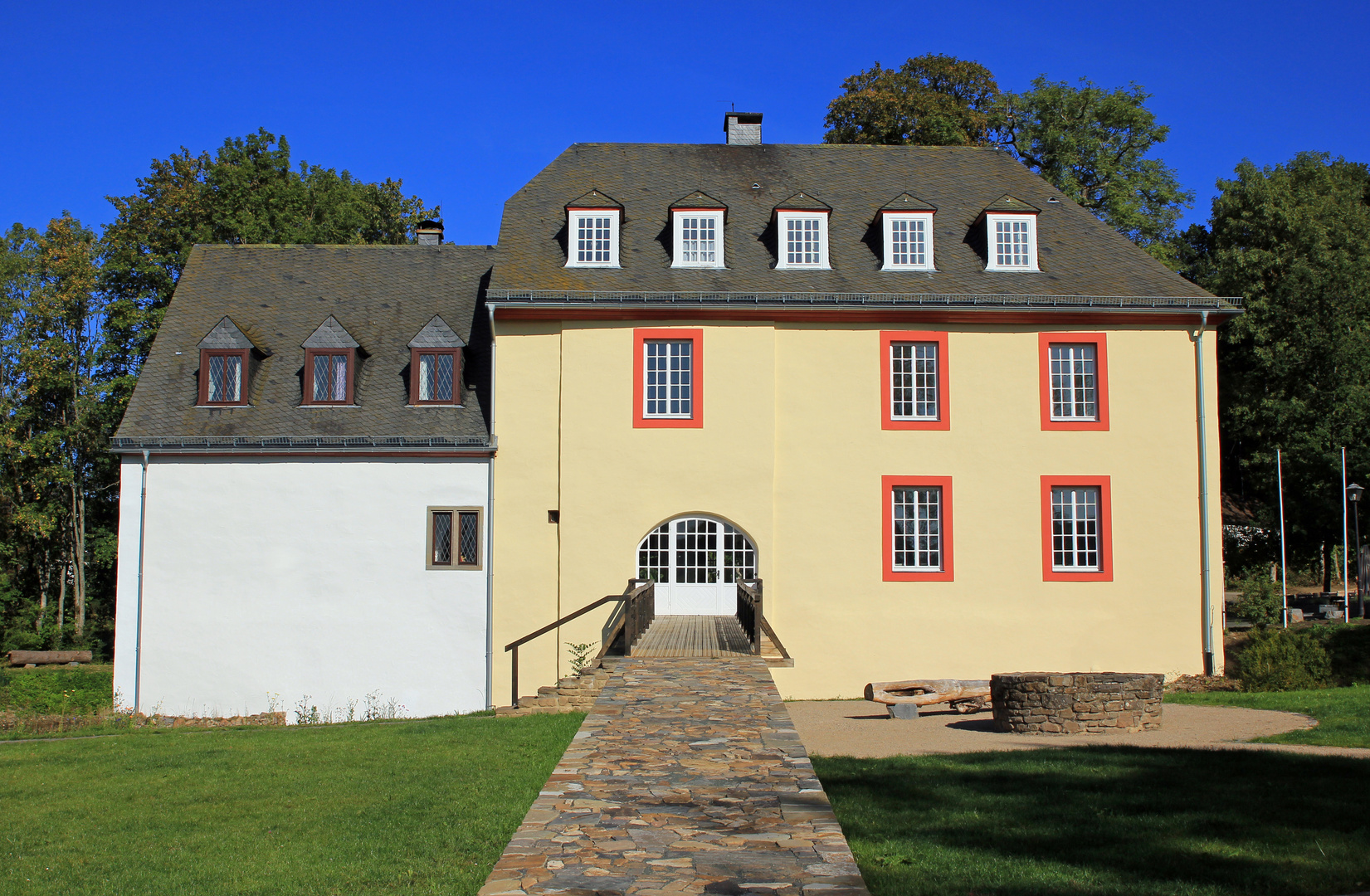 Wasserburg Hainchen, Schloßstraße 19, 57250 Netphen-Hainchen (2)