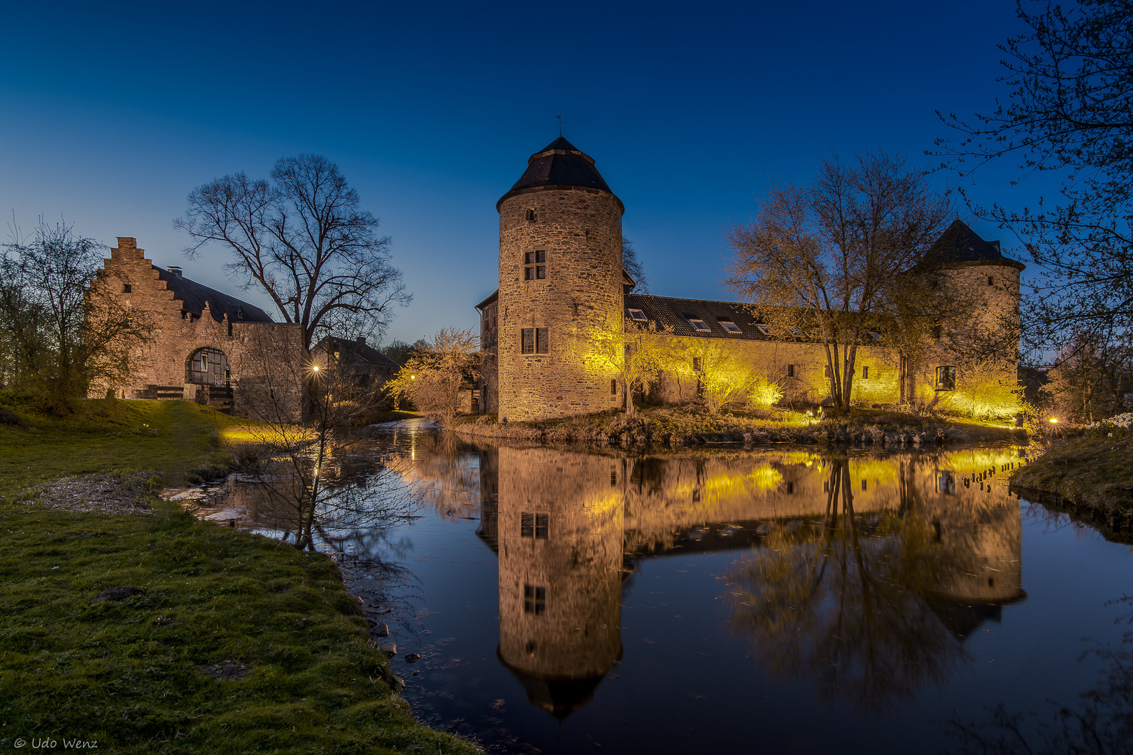 *Wasserburg Haus zum Haus*