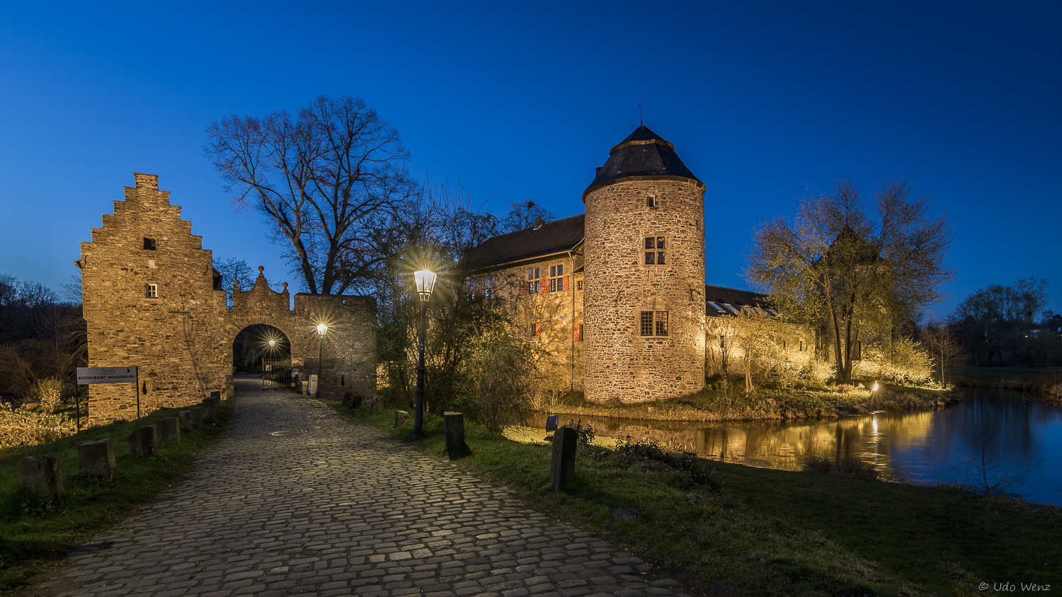 *Wasserburg Haus zum Haus*