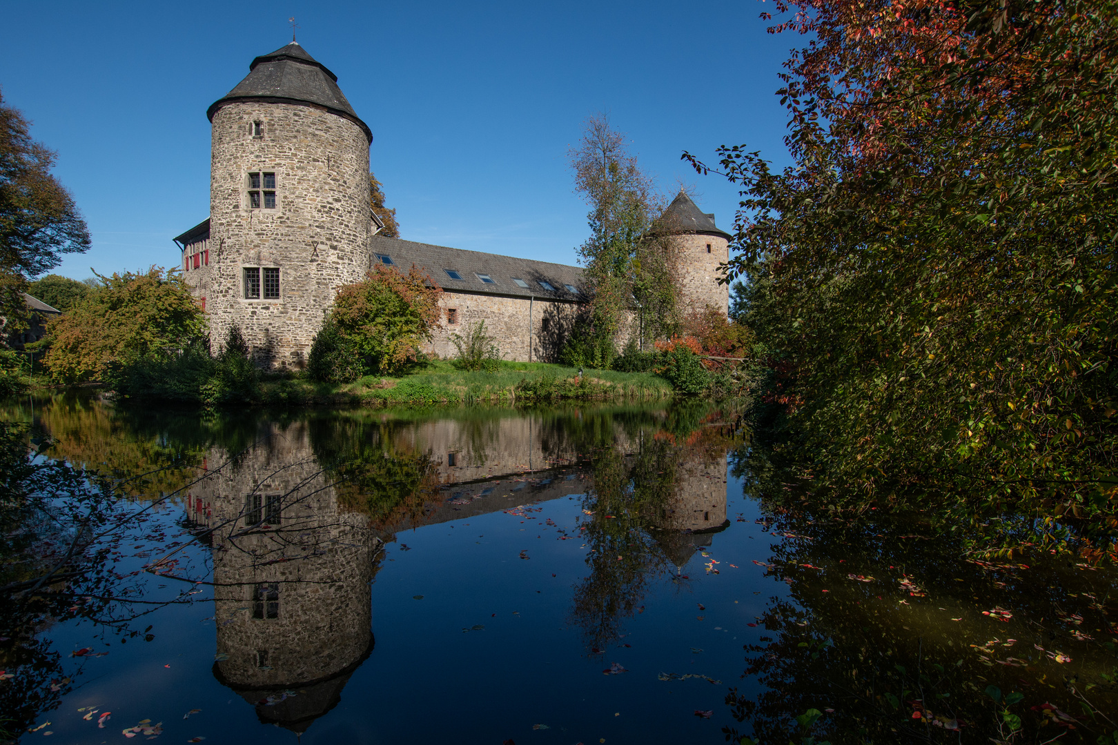 Wasserburg "Haus zum Haus" in Ratingen Foto & Bild architektur