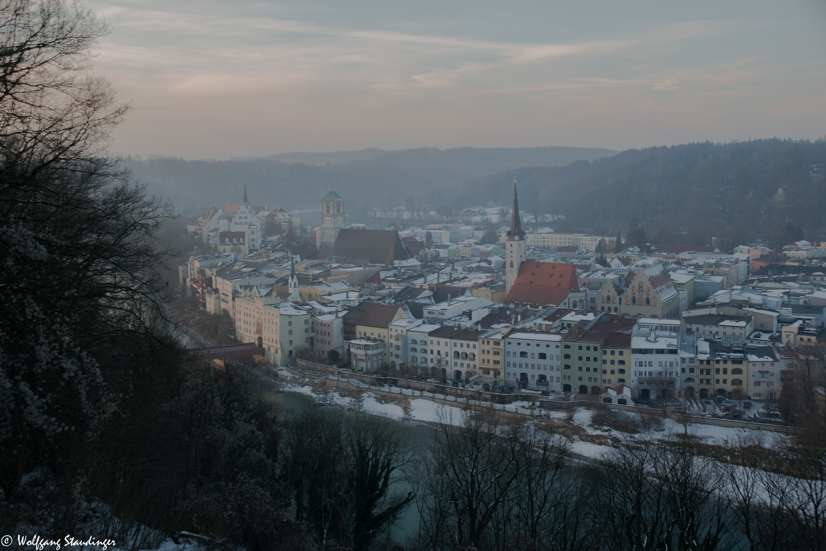 Wasserburg im Dunst