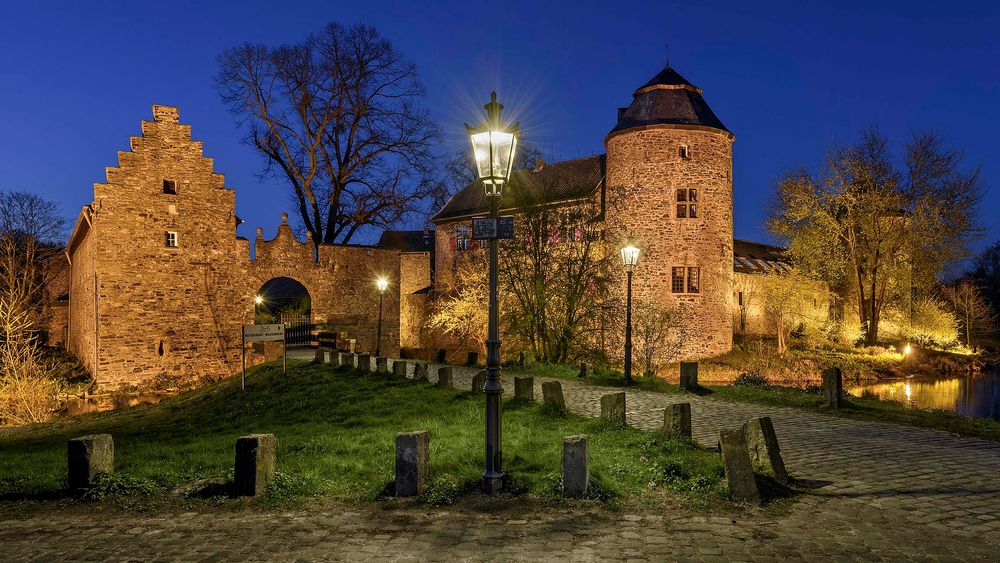 Wasserburg Ratingen Haus Zum Haus Iii Foto Bild Abend