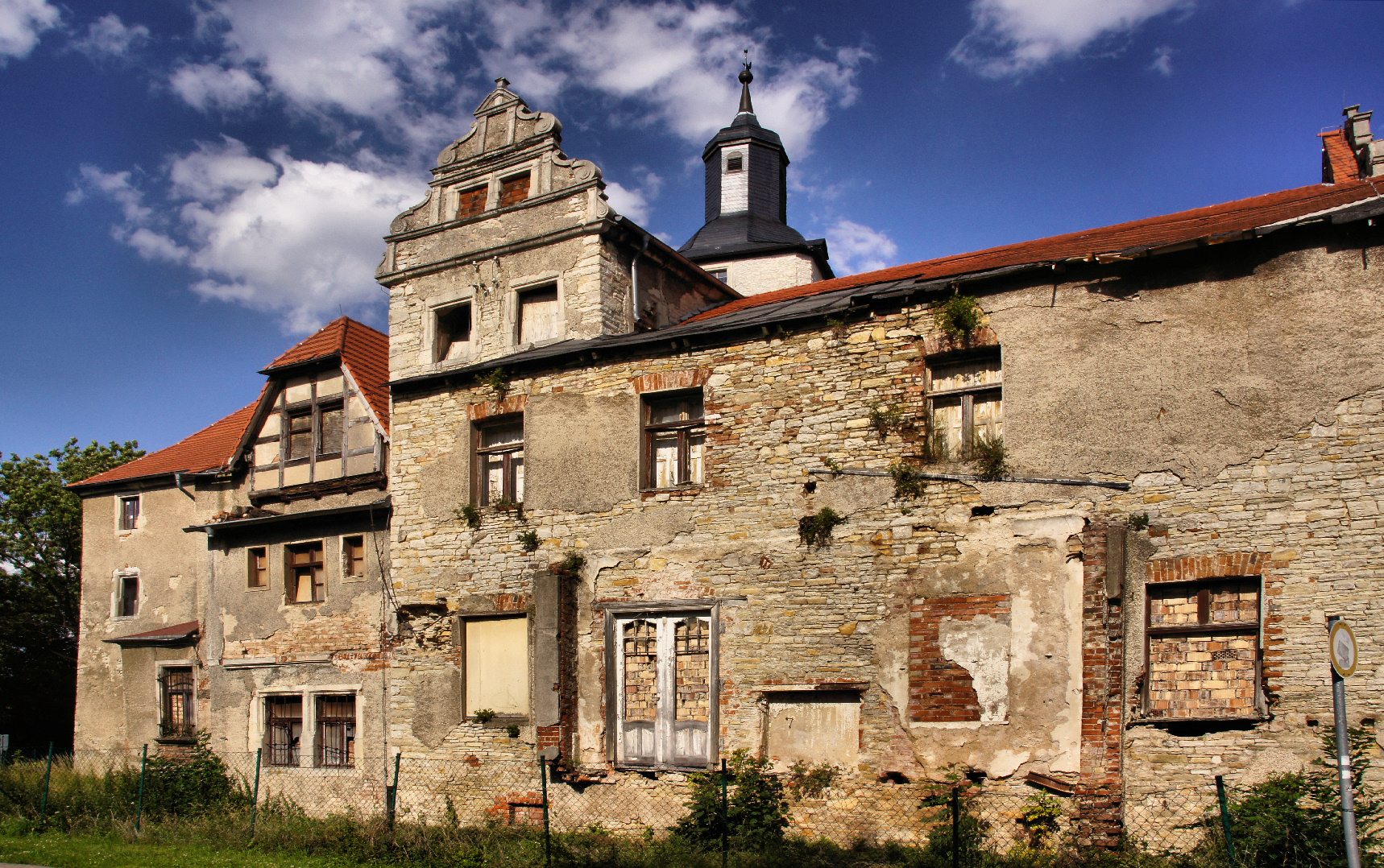 Wasserburg Schneidlingen, Westseite