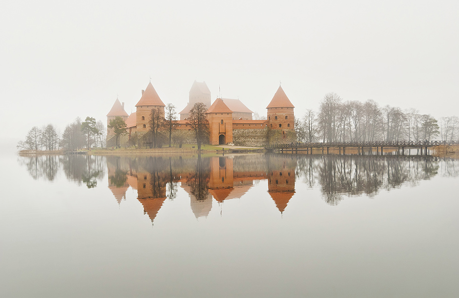 Wasserburg Trakai im Nebel