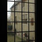 Wasserburg Vischering: ein Blick durchs Fenster