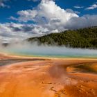 Wasserdampf und Farbenexplosion m Midway Geyser Basin