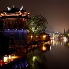 Wasserdorf Wuzhen bei Nacht