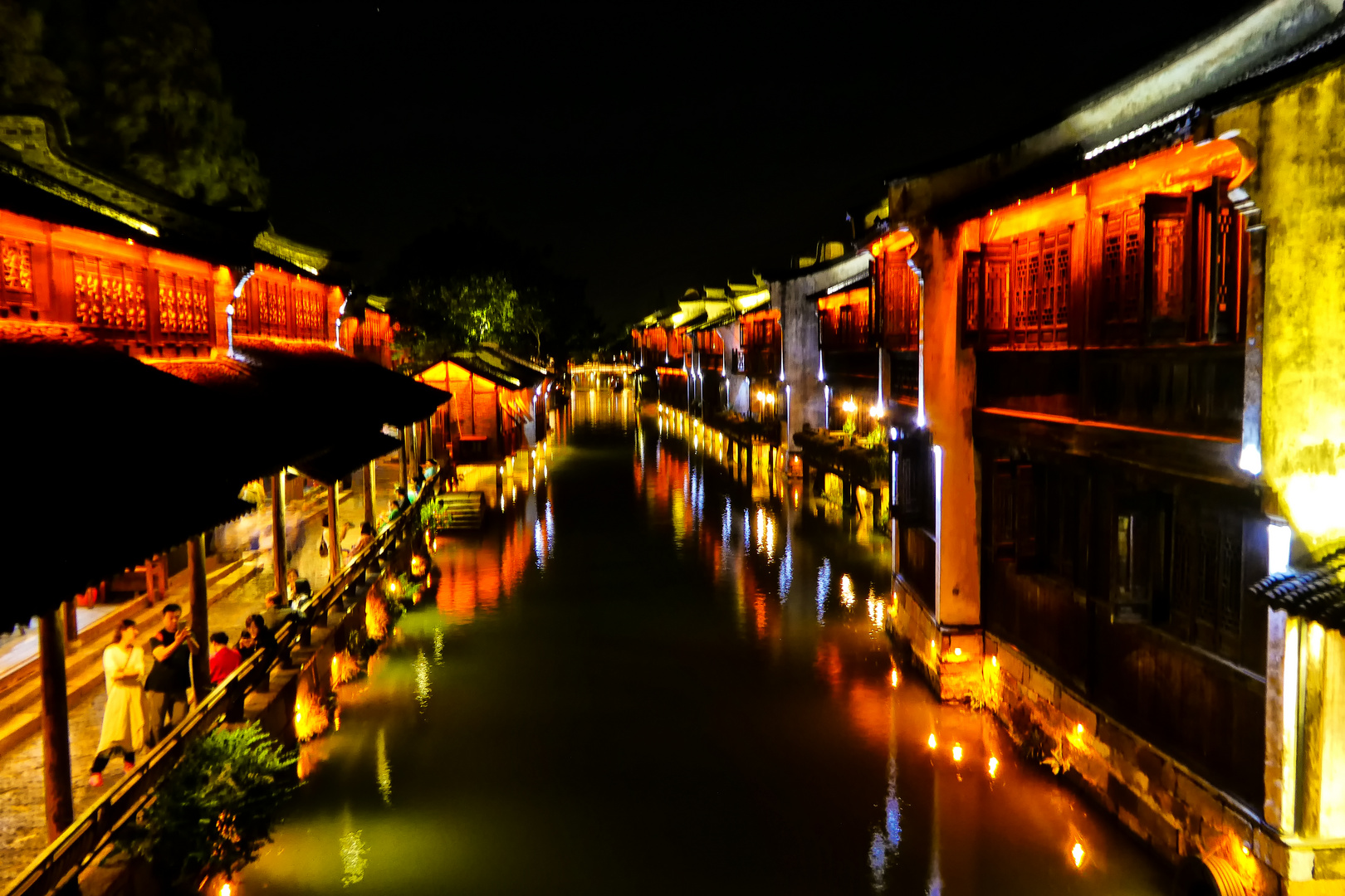 Wasserdorf Wuzhen bei Nacht