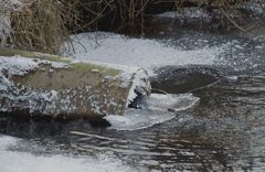 Wassereinlauf in einen kleinen See