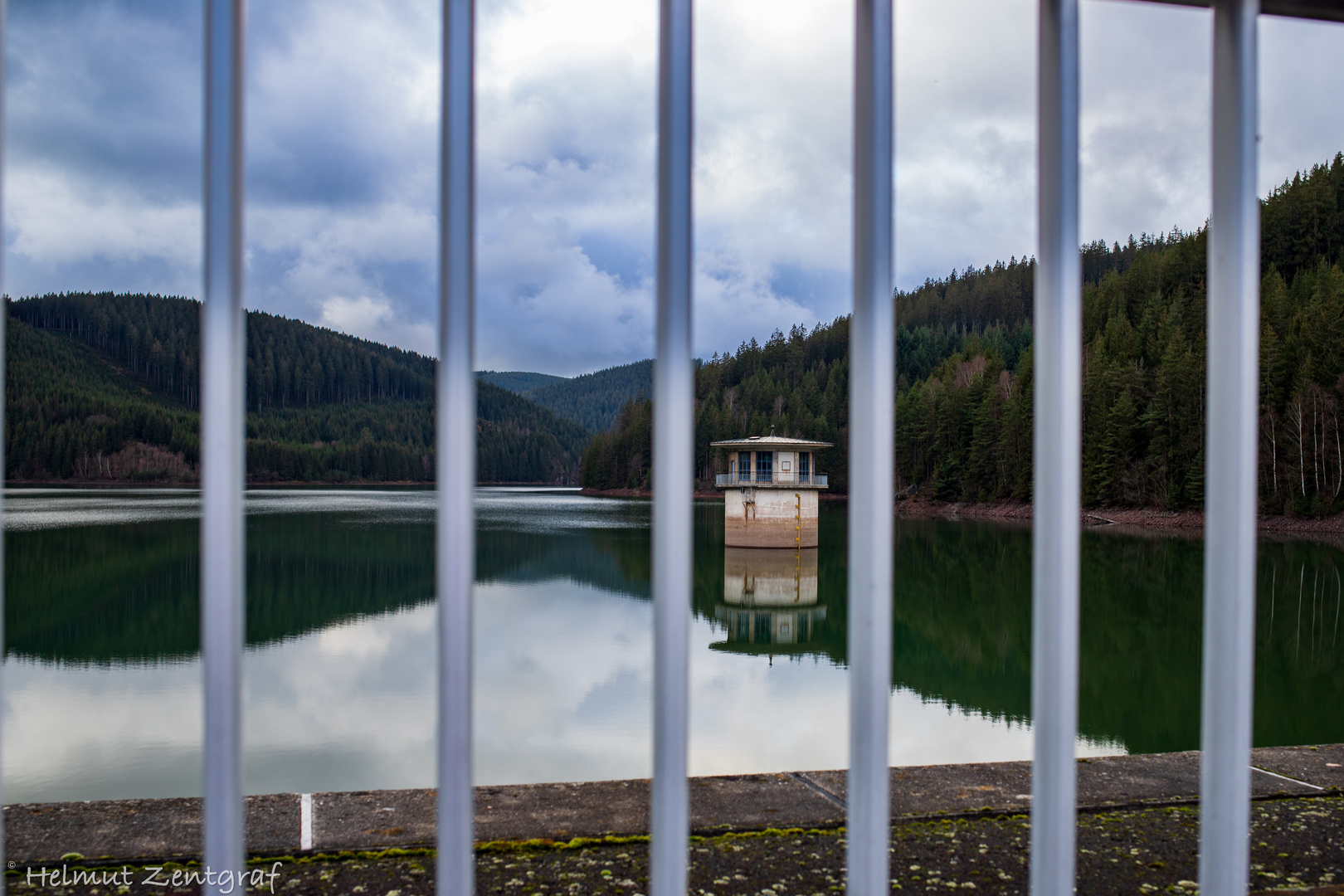 Wasserentnahmeturm der Ohra-Talsperre - aus der Perspektive kleiner Kinder