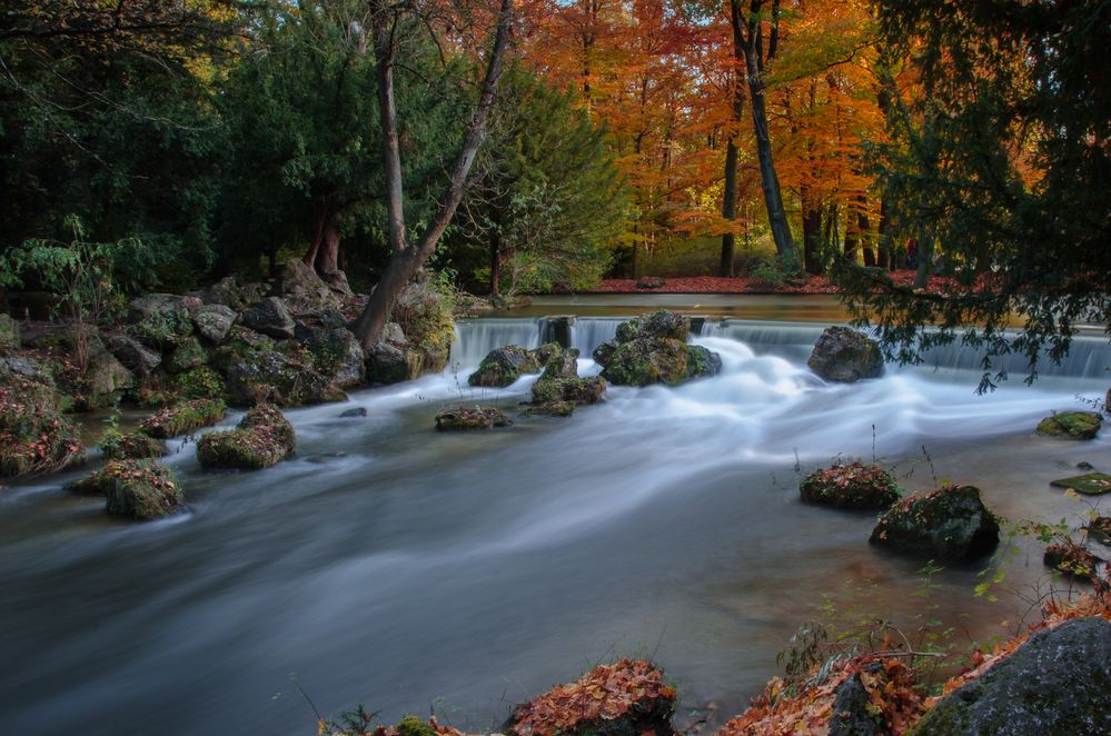 Wasserfällchen im Englischen Garten