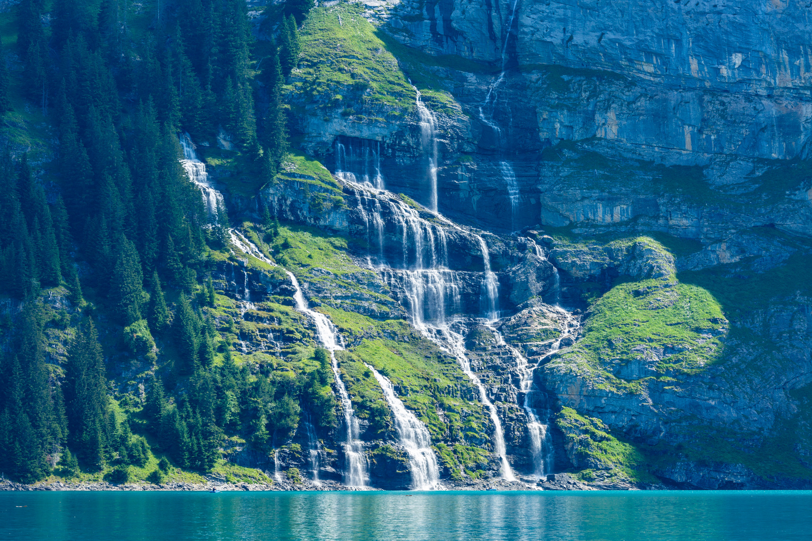 Wasserfälle am Oeschinensee