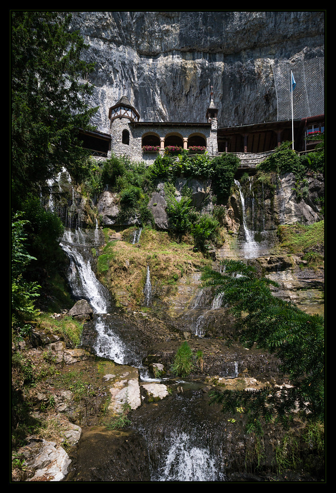 Wasserfälle bei den St. Beatus-Höhlen