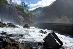 Wasserfälle, Fjorde, Berge