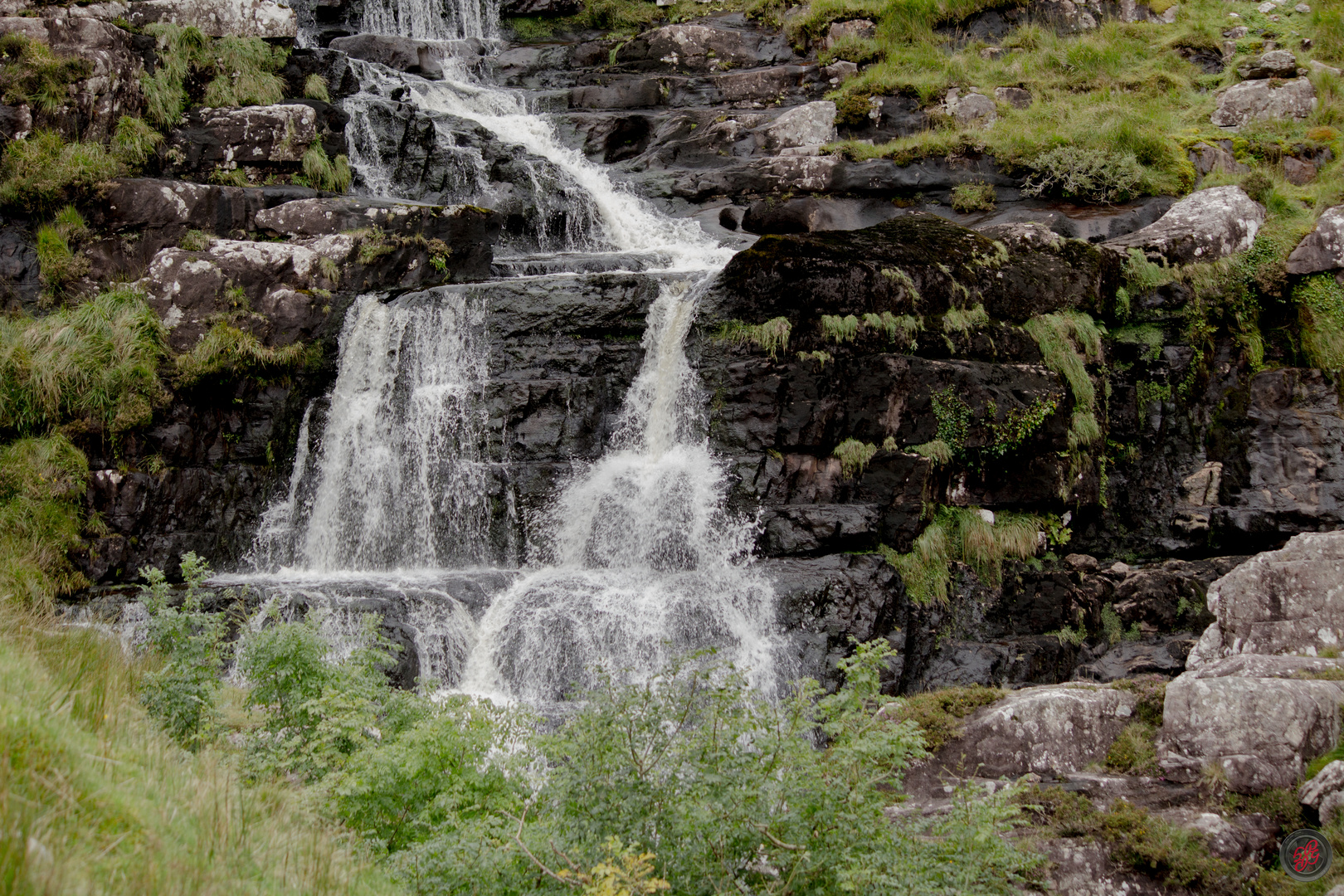 Wasserfall am Annascaul Lake