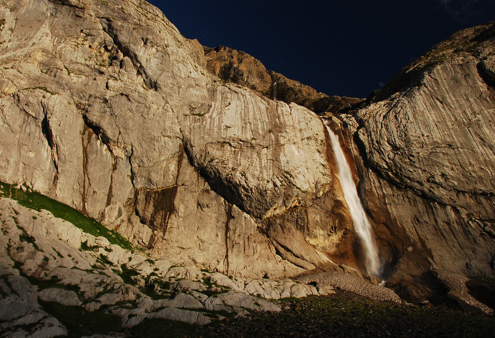 Wasserfall am Col du Pillon, westliches Berner Oberland