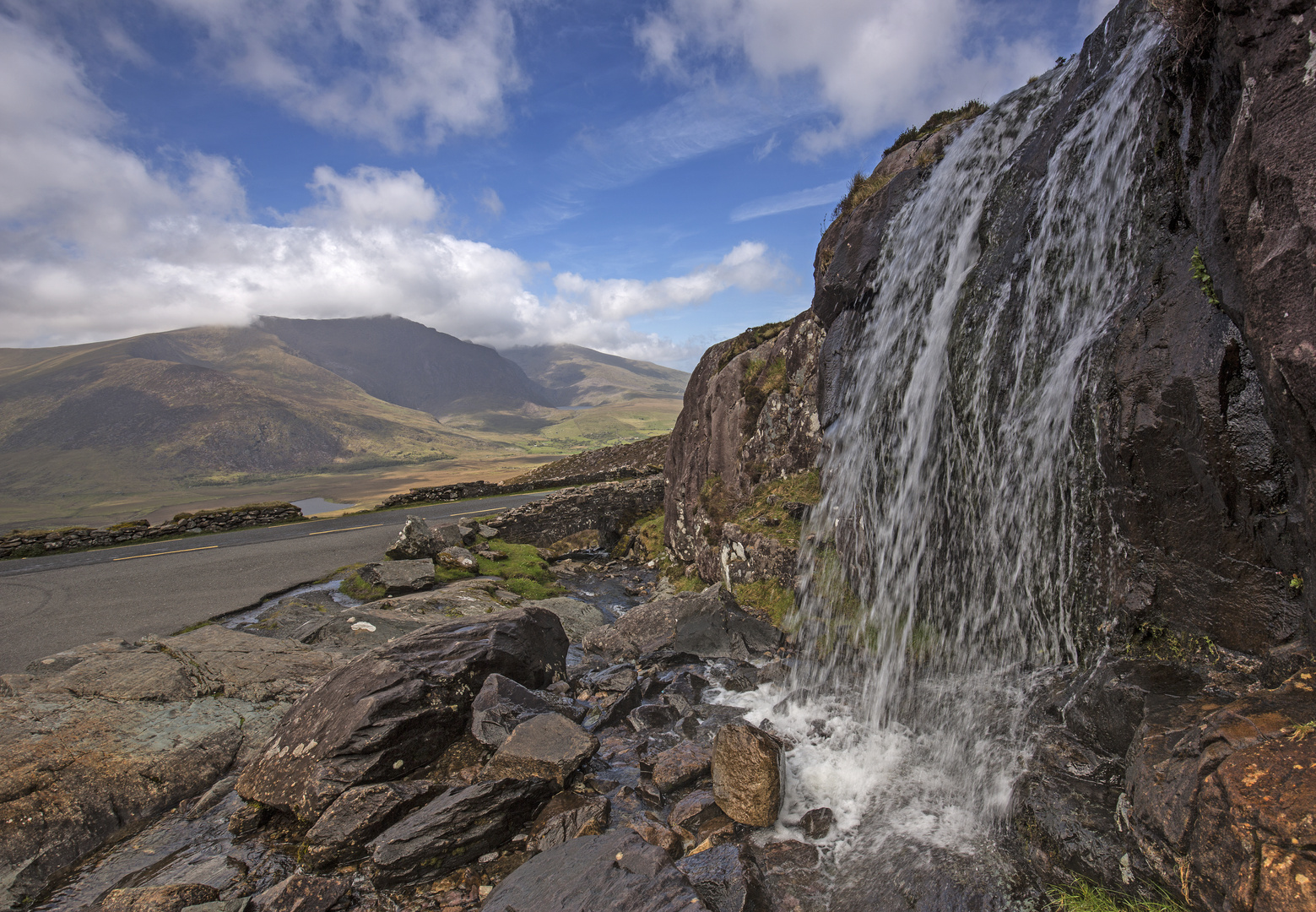 Wasserfall am Connor Pass auf der Halbinsel Dingle