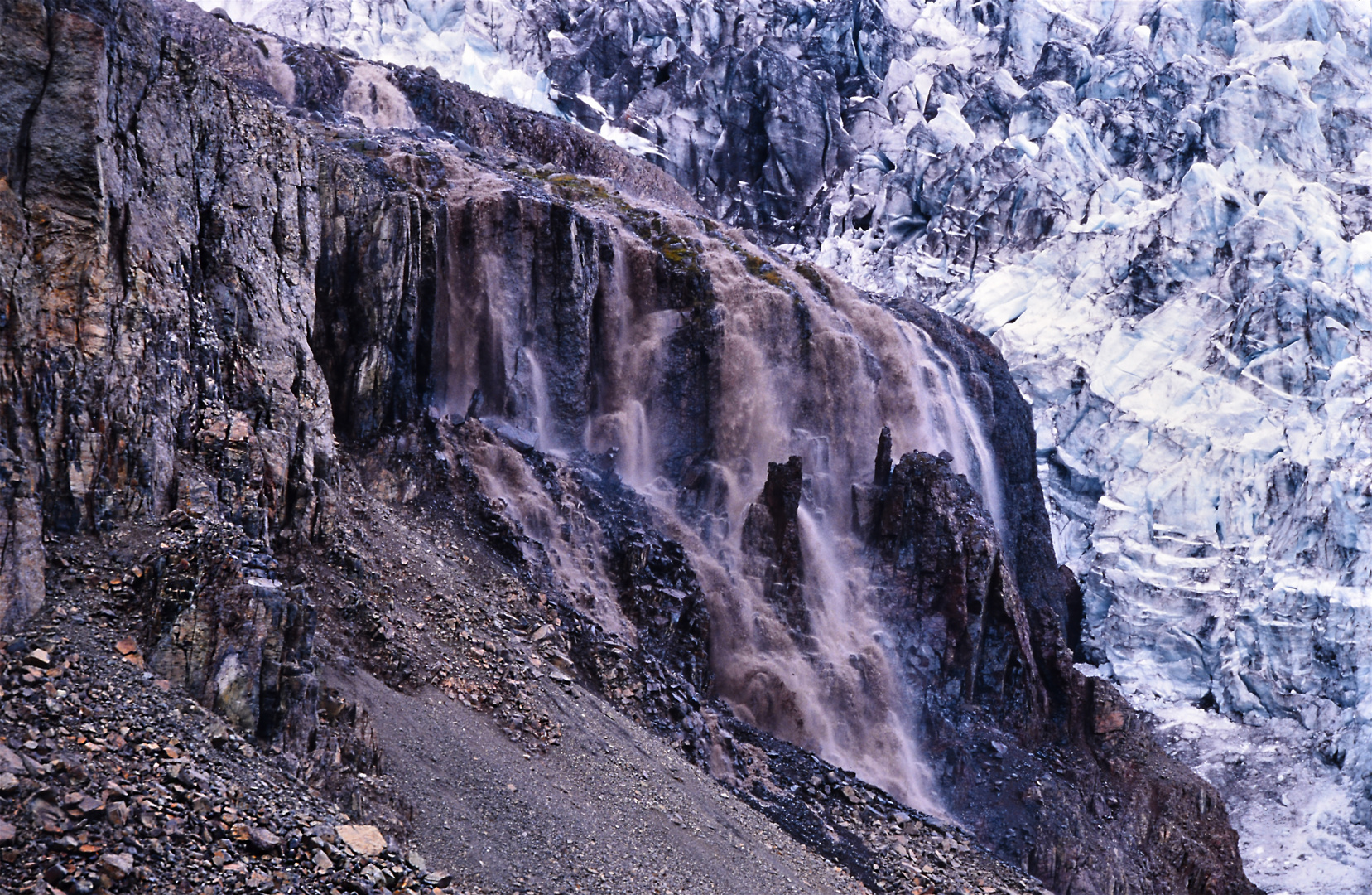 Wasserfall am Drangajökull 01