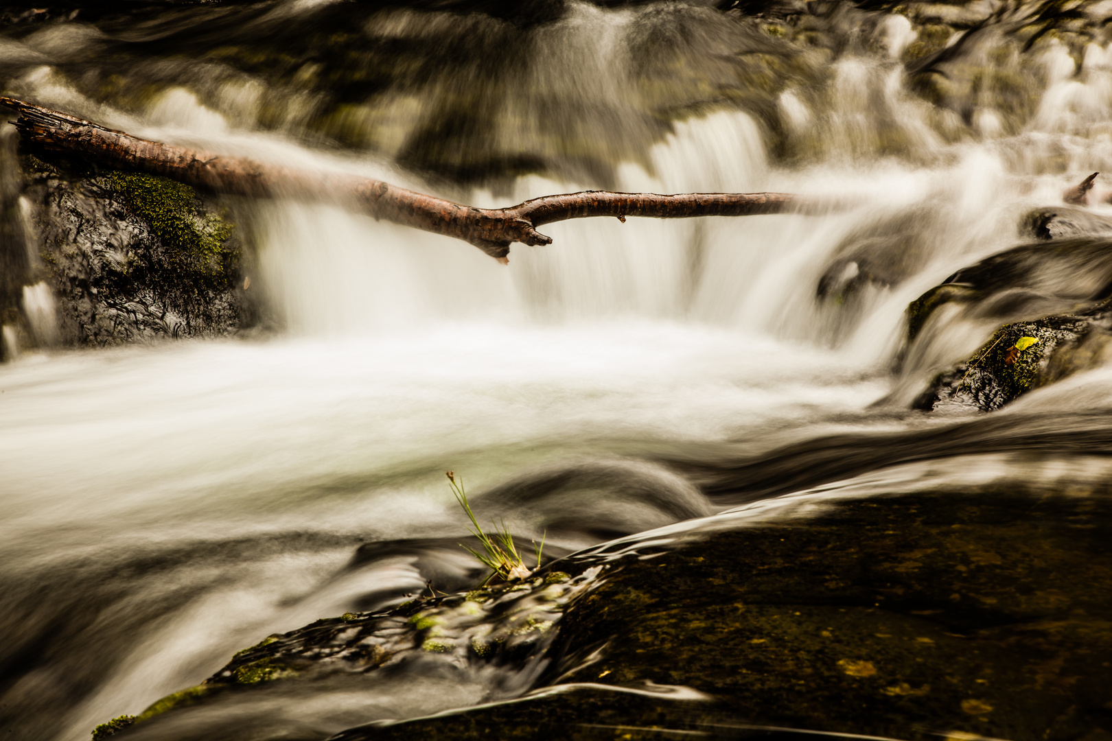 Wasserfall am Fluss Bourges in Burzet in der Region Ardéche