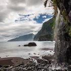 Wasserfall am Meer