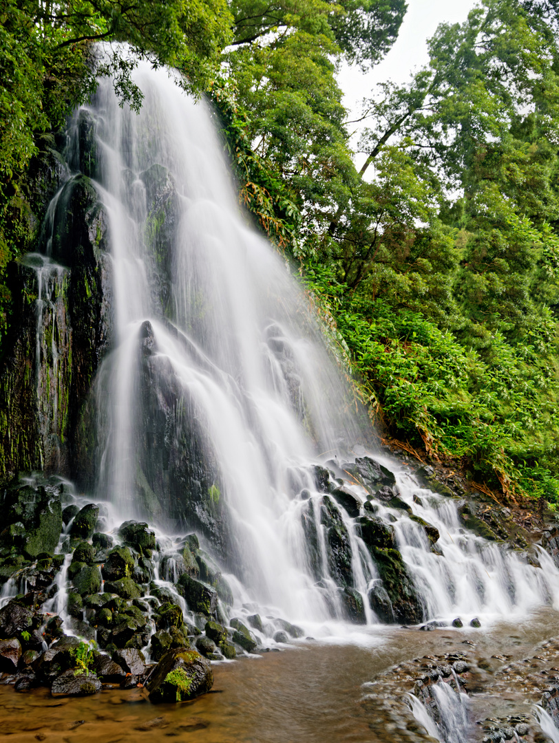 Wasserfall am Parque Natural da Ribeira dos Caldeirões