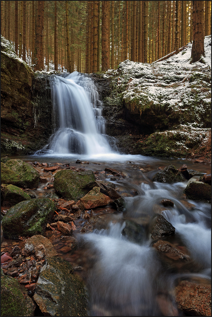 Wasserfall am Schilfwasser