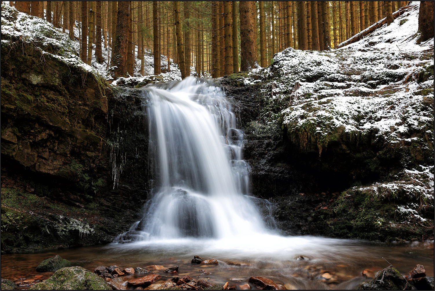 Wasserfall am Schilfwasser -II-